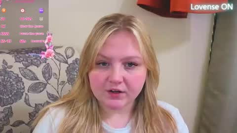 Snapshot of phatassblond chatting on April 20, 10:11 pm PhatAssBlond online show from April 20, 10:11 pm