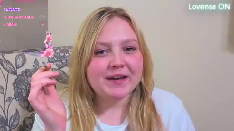 Snapshot of phatassblond chatting on April 21, 1:42 am PhatAssBlond online show from April 21, 1:42 am