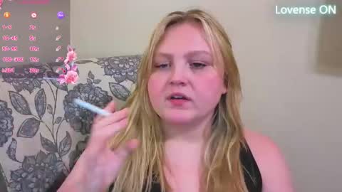 Snapshot of phatassblond chatting on April 21, 5:03 am PhatAssBlond online show from April 21, 5:03 am