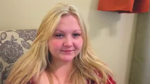 Snapshot of phatassblond chatting on April 26, 9:34 pm PhatAssBlond online show from April 26, 9:34 pm