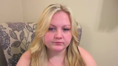 Snapshot of phatassblond chatting on April 28, 7:19 pm PhatAssBlond online show from April 28, 7:19 pm