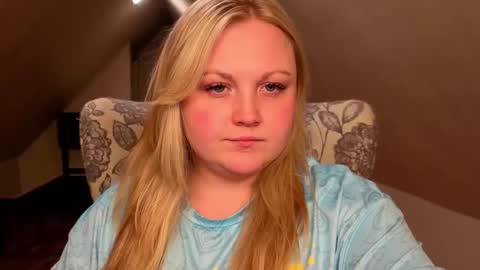Snapshot of phatassblond chatting on May 5, 3:36 am PhatAssBlond online show from May 5, 3:36 am
