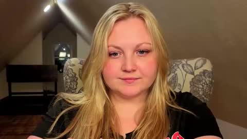 Snapshot of phatassblond chatting on May 7, 2:50 am PhatAssBlond online show from May 7, 2:50 am