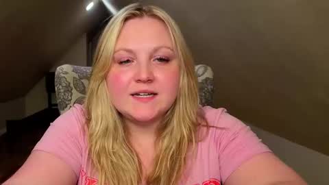 Snapshot of phatassblond chatting on May 22, 2:40 am PhatAssBlond online show from May 22, 2:40 am