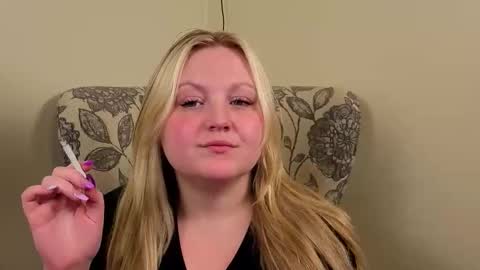 Snapshot of phatassblond chatting on May 28, 11:46 pm PhatAssBlond online show from May 28, 11:46 pm