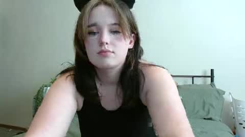 Snapshot of pheebs_cams chatting on November 10, 8:30 pm Pheebs online show from November 10, 8:30 pm