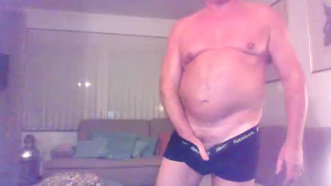 Snapshot of phil279 chatting on October 22, 6:29 pm Phil online show from October 22, 6:29 pm