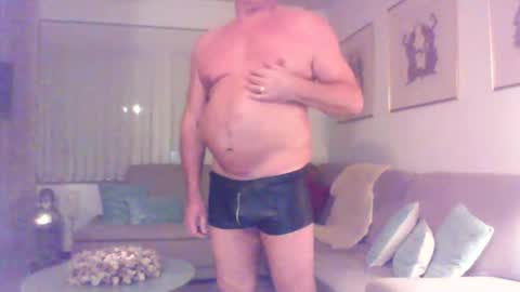 Snapshot of phil279 chatting on November 16, 5:29 pm Phil online show from November 16, 5:29 pm