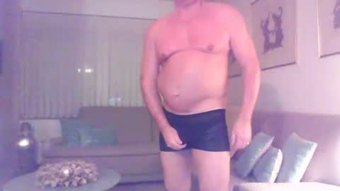 Snapshot of phil279 chatting on December 3, 6:39 pm Phil online show from December 3, 6:39 pm