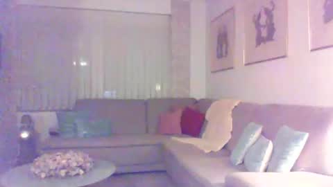 Snapshot of phil279 chatting on December 18, 11:44 pm Phil online show from December 18, 11:44 pm