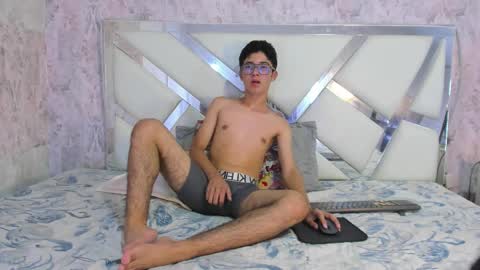 Snapshot of philipe_henao chatting on February 7, 6:55 pm philipe online show from February 7, 6:55 pm