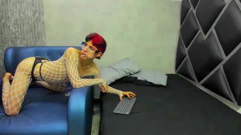 Snapshot of philipp_jones chatting on February 13, 12:12 pm PHIL online show from February 13, 12:12 pm