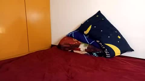 Online at weekends Friday to Sunday online show from February 22, 8:53 pm