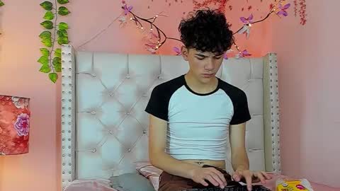 Snapshot of philippsx chatting on February 13, 3:35 am PHILLIP online show from February 13, 3:35 am