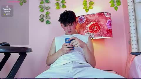 Snapshot of philippsx chatting on February 25, 3:49 am PHILLIP online show from February 25, 3:49 am