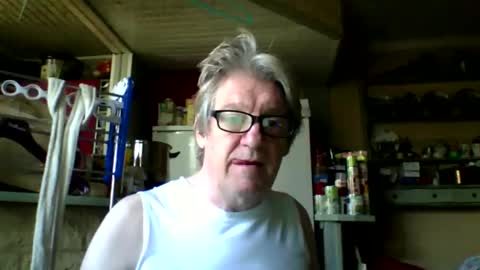 Snapshot of phillboys chatting on April 25, 7:44 am phillboys online show from April 25, 7:44 am