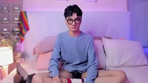 Snapshot of phillicious_ chatting on June 25, 11:42 pm Phillip online show from June 25, 11:42 pm