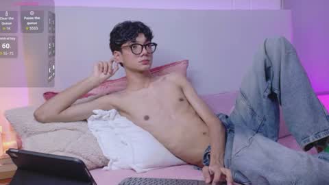 Snapshot of phillicious_ chatting on July 7, 8:13 pm Phillip online show from July 7, 8:13 pm