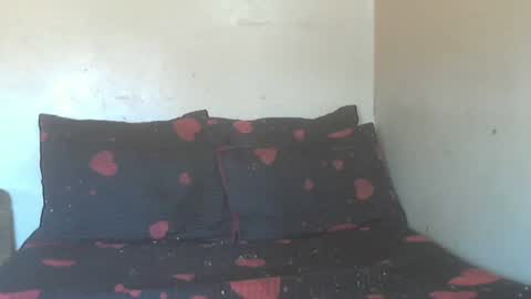 Snapshot of phoenixcandy chatting on December 12, 10:02 am phoenixcandy online show from December 12, 10:02 am