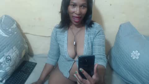 Snapshot of phoenixcandy chatting on June 18, 1:06 am phoenixcandy online show from June 18, 1:06 am