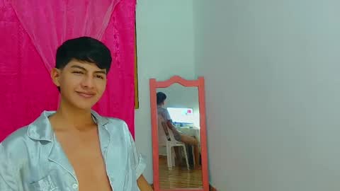Snapshot of phuwin_bj chatting on May 9, 6:18 am phuwin online show from May 9, 6:18 am