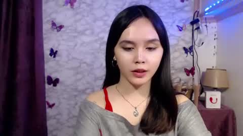 Ms Pia online show from April 4, 1:52 pm