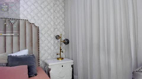 Snapshot of pia_johnson_ chatting on December 30, 11:26 am online show from December 30, 11:26 am