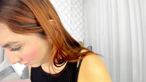 Snapshot of pia_johnson_ chatting on December 31, 11:31 am online show from December 31, 11:31 am