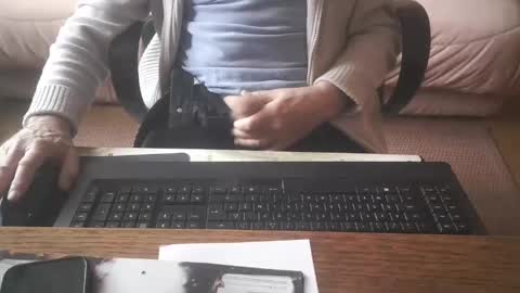 Snapshot of piavola chatting on May 4, 11:17 am piavola online show from May 4, 11:17 am