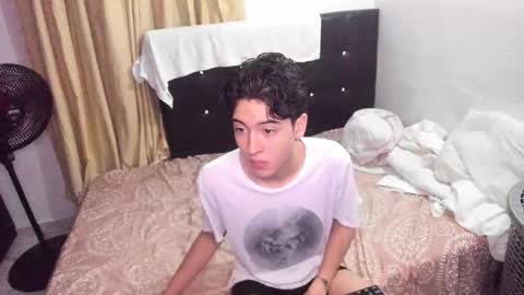 picaszomilos350 online show from February 13, 5:25 am