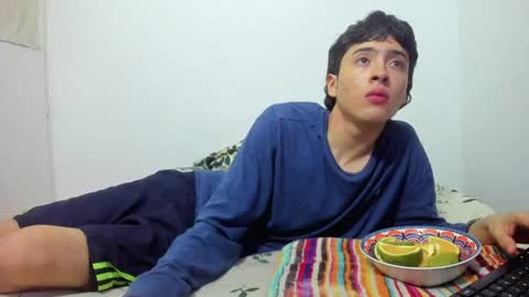 picaszomilos350 online show from April 3, 7:28 am