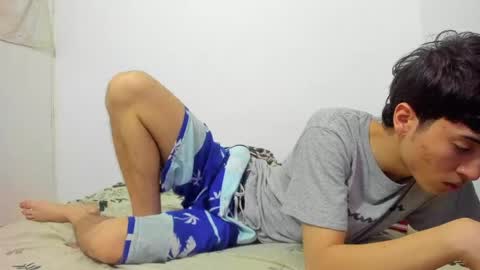 picaszomilos350 online show from April 5, 6:21 am