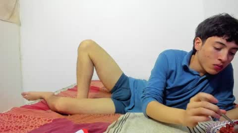 picaszomilos350 online show from April 8, 6:46 am