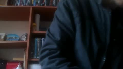 Snapshot of pichoun71 chatting on December 6, 10:38 am pichoun71 online show from December 6, 10:38 am