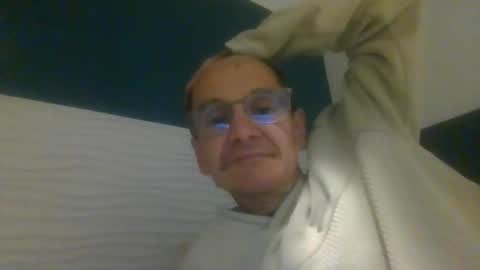 Snapshot of pichoun71 chatting on January 6, 8:07 pm pichoun71 online show from January 6, 8:07 pm