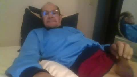 Snapshot of pichoun71 chatting on January 12, 7:43 am pichoun71 online show from January 12, 7:43 am