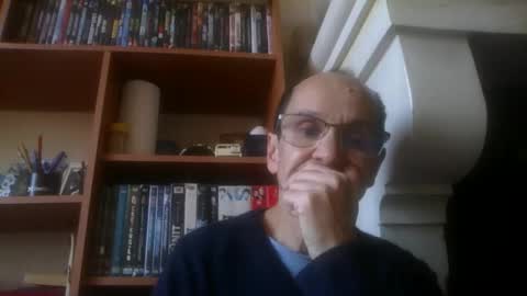 Snapshot of pichoun71 chatting on February 2, 1:52 pm pichoun71 online show from February 2, 1:52 pm