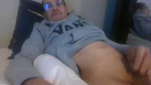 Snapshot of pichoun71 chatting on February 9, 8:11 am pichoun71 online show from February 9, 8:11 am