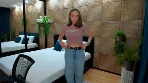 Emelie online show from September 18, 7:38 pm