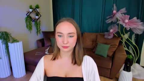 Emelie online show from September 24, 10:29 am