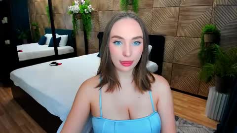 Emelie online show from September 29, 8:13 pm