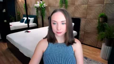Emelie online show from October 8, 10:13 am