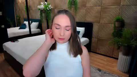 Emelie online show from October 17, 4:09 pm