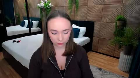 Emelie online show from October 18, 10:16 am