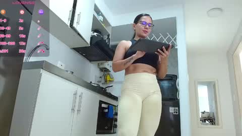 Snapshot of pielcanela361 chatting on May 27, 3:20 pm Viviana online show from May 27, 3:20 pm