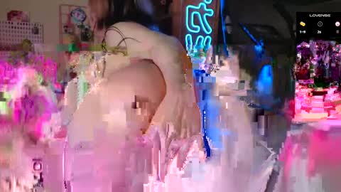 Mia or ur fav booty P online show from March 23, 6:06 am