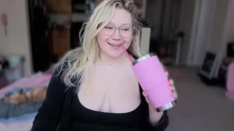 Piggy Rose online show from January 31, 7:11 pm