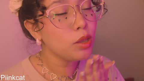 Snapshot of piinkcat chatting on February 7, 6:35 am Emi online show from February 7, 6:35 am