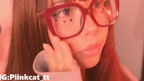 Snapshot of piinkcat chatting on April 1, 5:52 am Emi online show from April 1, 5:52 am
