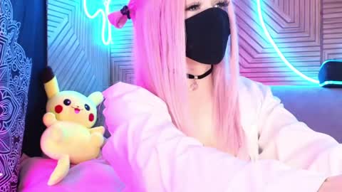 Snapshot of pika_pikaa chatting on May 2, 10:59 pm Sonya online show from May 2, 10:59 pm